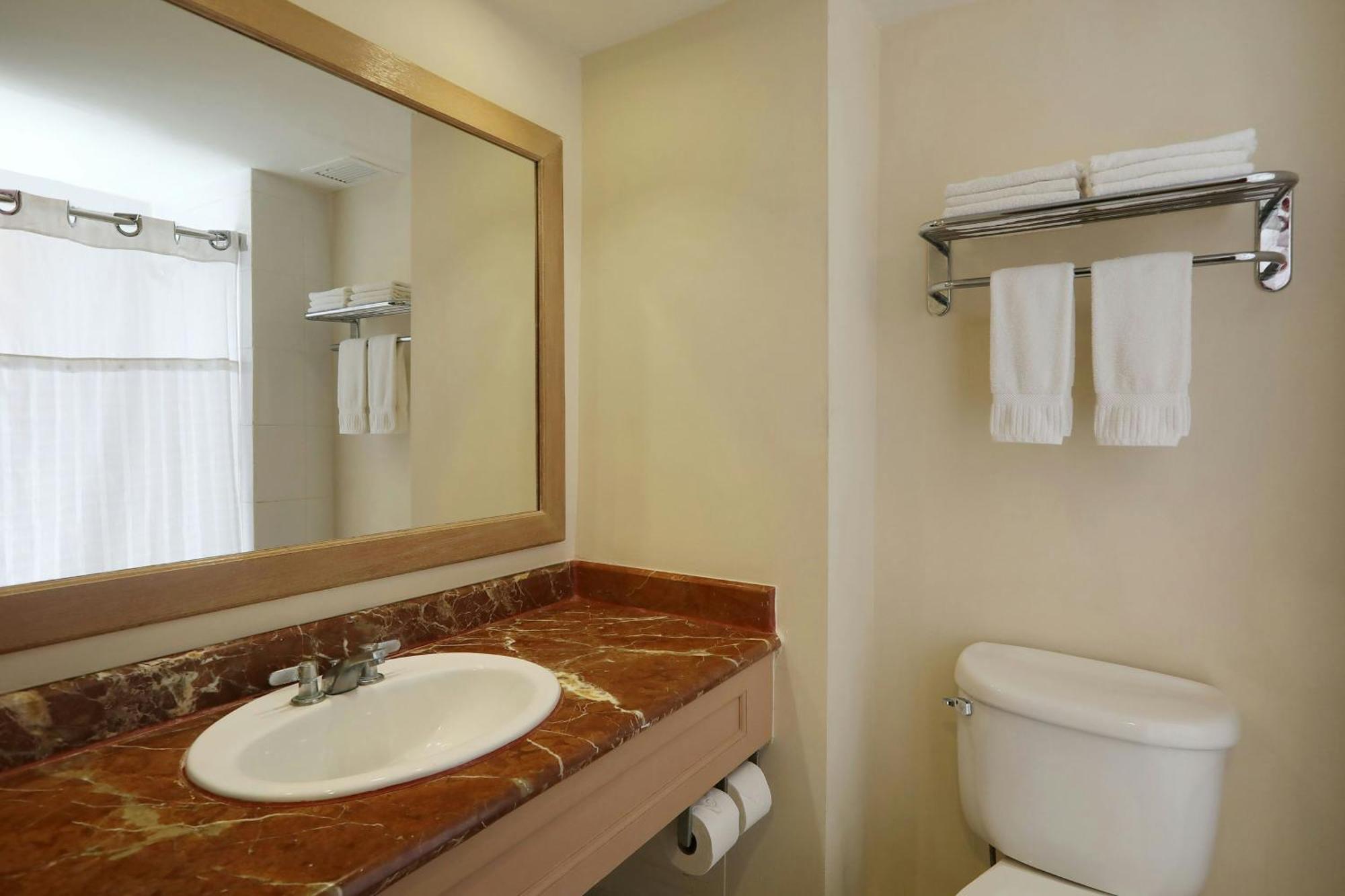 Four Points By Sheraton Santo Domingo La Caleta Екстер'єр фото